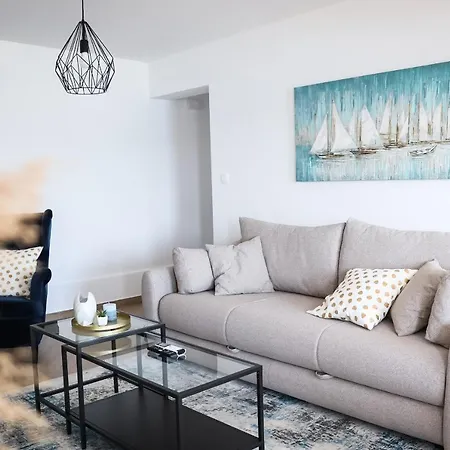 アパート Frana コマルナ